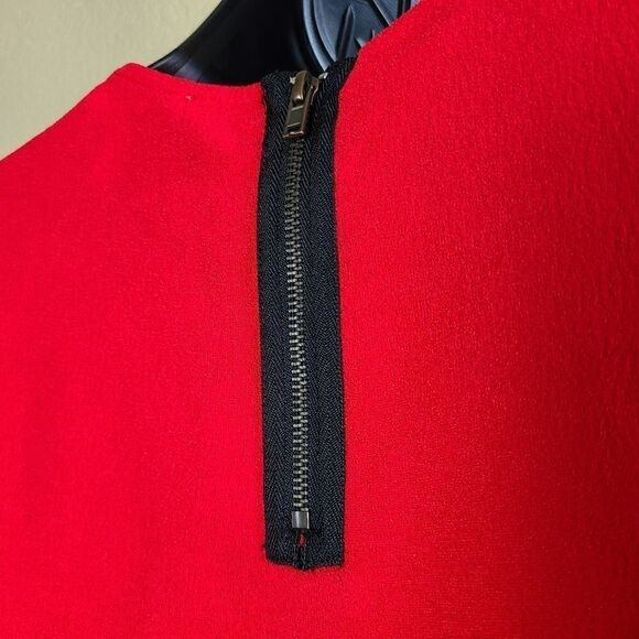 Monteau Scalloped Top   - Picture 5 of 7